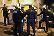 A polic&iacute;a inspecciona o lugar dos feitos