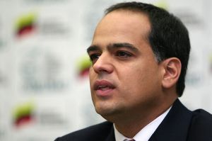 O ministro Izarra