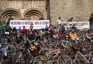 Acción da Rede Galega Anticapitalista, este sábado en Compostela / Imaxe: SLG