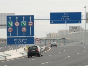 Todos os vehículos que circulen polas autoestradas portuguesas deberán contar cun indentificador
