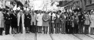 Na foto pódense distinguir a Isla Couto, Víctor Moro, Paz Andrade, Manuel Soto ou Carlos Barros