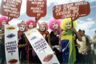 As loucas en Quito (Ecuador), na inauguración do Foro Social das Américas (2004)