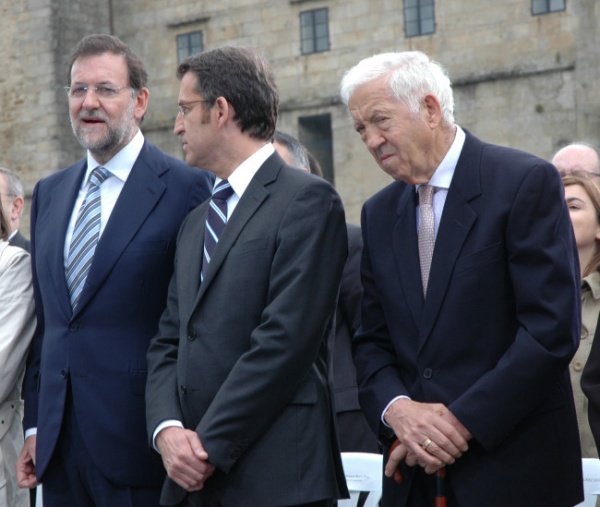 Na foto, Mariano Rajoy, Alberto Núñez Feijoo e o pai deste último, Saturnino Núñez